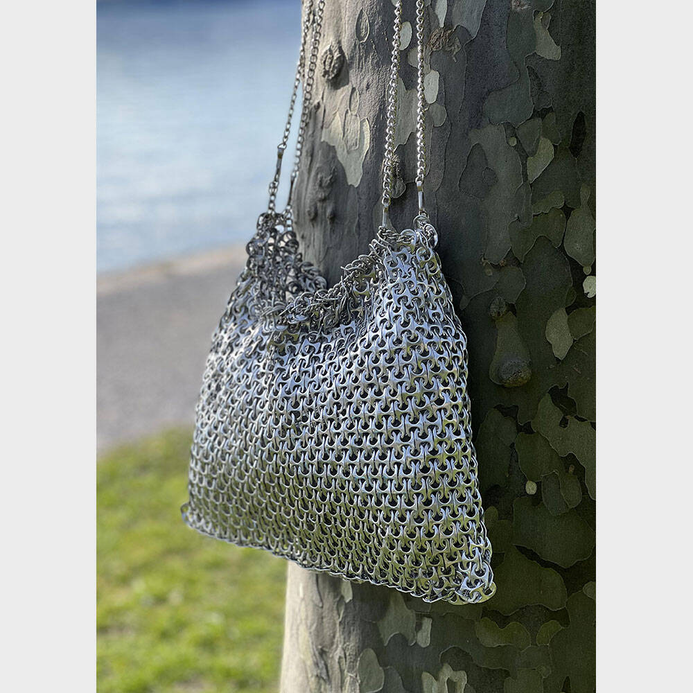 Handbag made from aluminium can tabs