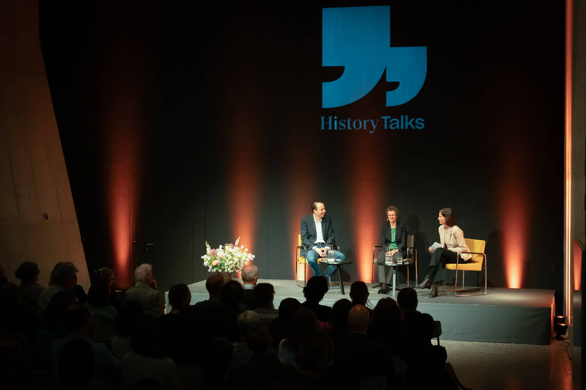 Wahlheimat des Kapitals: Wie die Schweiz zur Steueroase wurde | Die Historikerin Korinna Schönhärl und der Historiker Tobias Straumann | Moderation: Lea Haller | © Schweizerisches Nationalmuseum